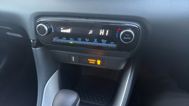 Toyota Yaris 1.5 Hybrid Design 5dr CVT Hybrid Hatchback